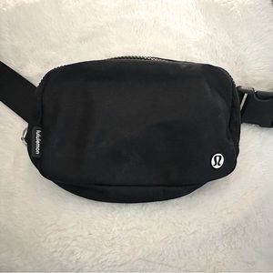 LuLuLemon Everywhere Belt Bag 1L - Black